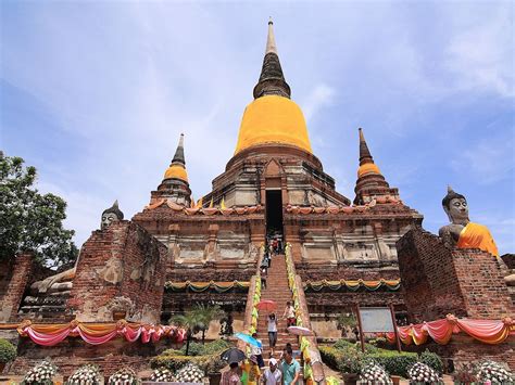 Wat Yai Chai Mongkol: An Ancient Sanctuary Overflowing with Mystical Splendor!