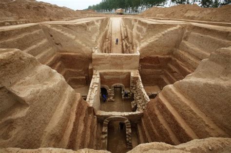 The Ancient Ruins of the Han Dynasty Mausoleum Whisper Tales of Emperors and Mystical Creatures!