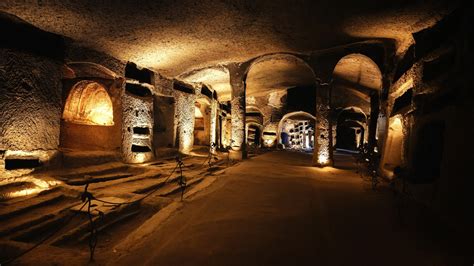 Catacombs of San Gennaro: An Eerie and Historical Labyrinth Beneath Naples!