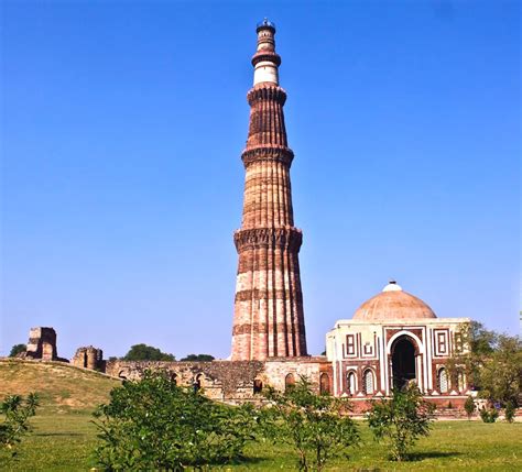 Explore the Ancient Mysteries of Qutub Minar, Delhi's Majestic Minaret!