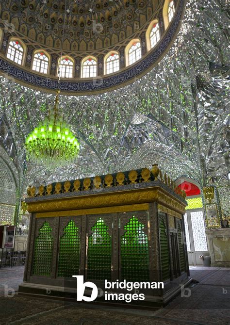 The Imamzadeh Jafar ibn Musa Tomb: A Glittering Shrine Dedicated to Spiritual Reverence!