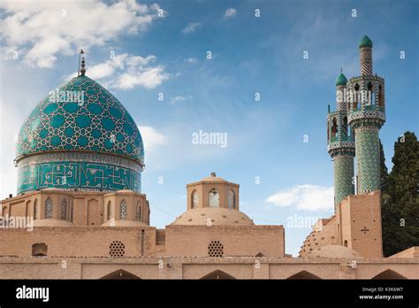 The Mausoleum of Shah Nematullah Vali! An Architectural Gem Steeped in Sufi History.