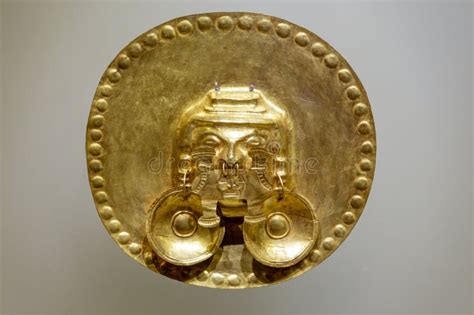 The Museo del Oro: Unveiling Colombia's Pre-Columbian Treasures and Intricate Goldsmithing Techniques!