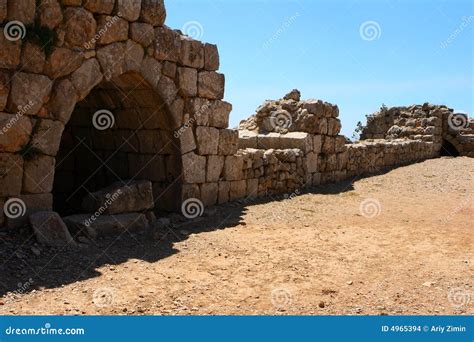 Nimrud Fortress! An Ancient Witness to Empires and Intrigue Atop a Turkish Mountain