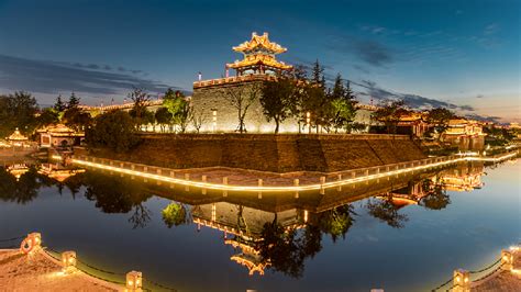 Xi'an City Wall: A Majestic Remnant of Ancient Times and Breathtaking Panoramic Views!