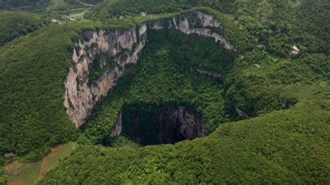 Xiaozhai Tiankeng and Bashui River: A Geological Wonder Awaiting Exploration!