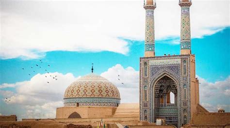 The Yazd Jame Mosque of Yazd: An Architectural Marvel and Spiritual Oasis!