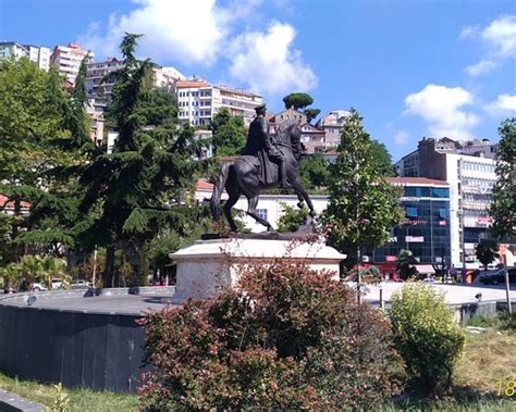 Zafer Park: A Green Oasis and Historical Landmark in Zonguldak!