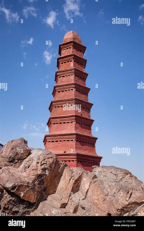 Zhenlong Rock Formation: Majestic Sculptures Carved by Time and Tide!